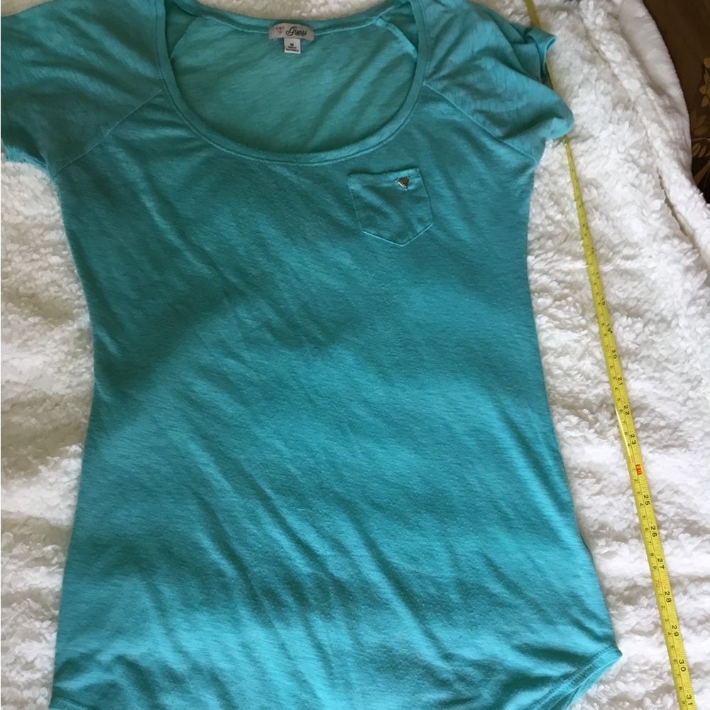 Flattering, scoop neck fitted tee shirt.